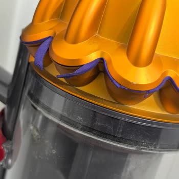 Dyson Dikey Süpürge Mor Kauçuk Aşınması Ve Görsel Bozulma Şikayeti