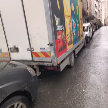 BİM Market Aracının Yolu Kapatması