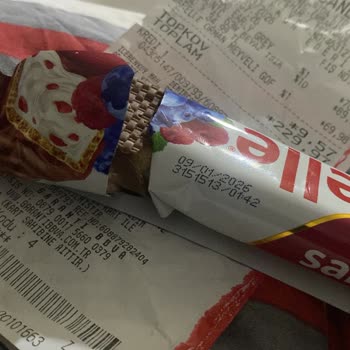 İçerenköy Şubesinde Son Kullanma Tarihi Geçmiş Gofret Satışı Tüketici Sağlığını Tehdit Ediyor