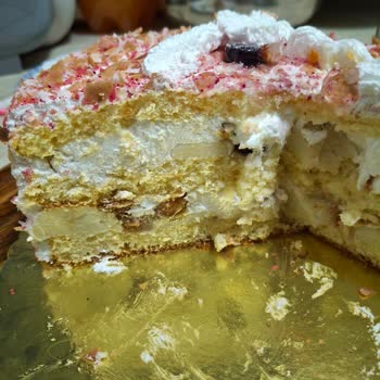 Meyveli Pastada Meyve Azlığı Ve Kalitesiz Kek Nedeniyle Büyük Hayal Kırıklığı