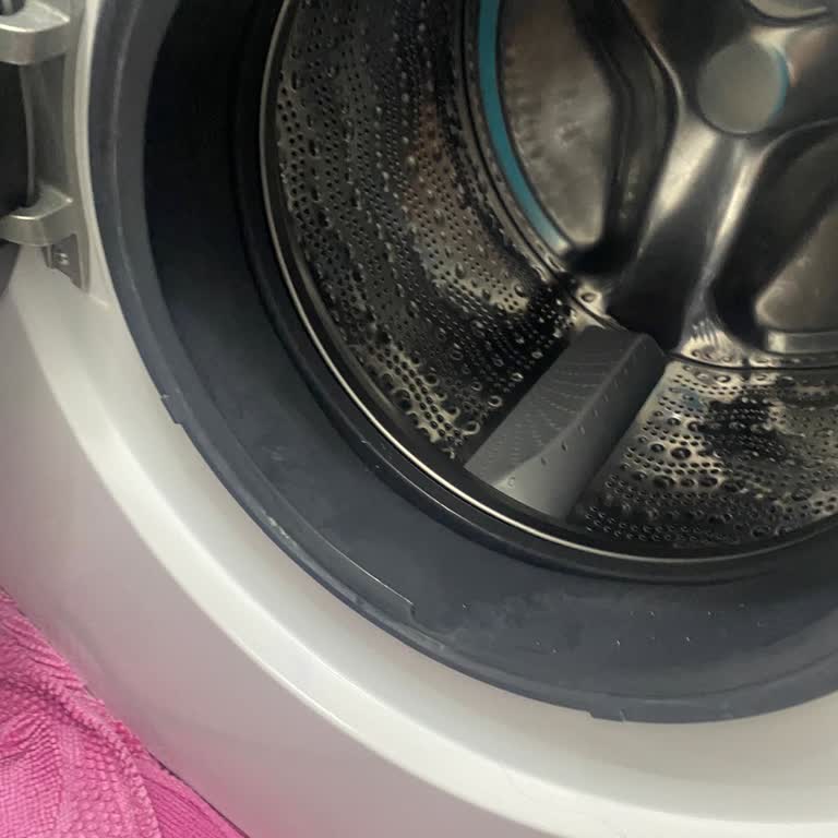 Siemens Çamaşır Makinesinde Kapak Sızıntısı İçin 900 TL Servis Ücreti Talebi