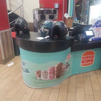 Burger King Kadıköy Altıyol Şubesinde Hijyen, Saygısız Personel Ve Yönetim Kontrol Eksikliği