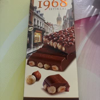 Beyoğlu 1968 İstiklal Çikolatasında Kıl Bulunması