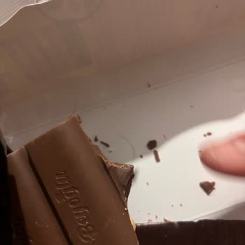 Beyoğlu 1968 İstiklal Çikolatasında Kıl Bulunması