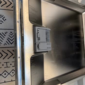 Bosch Bulaşık Makinesinde Yetersiz Durulama Ve Servis İhmaline Şikayet