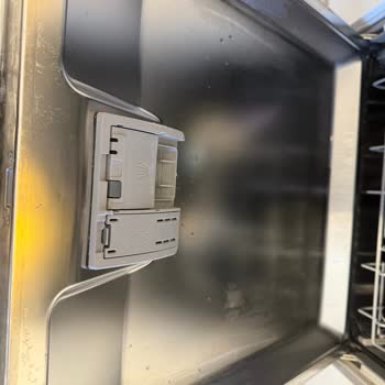 Bosch Bulaşık Makinesinde Yetersiz Durulama Ve Servis İhmaline Şikayet