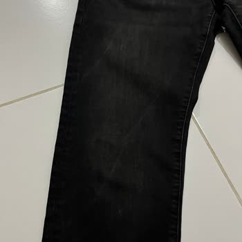 Mavi Pantolon 5 Yıkamada Beyaz Lekeler Oluşturdu, Mağaza Yardım Reddi