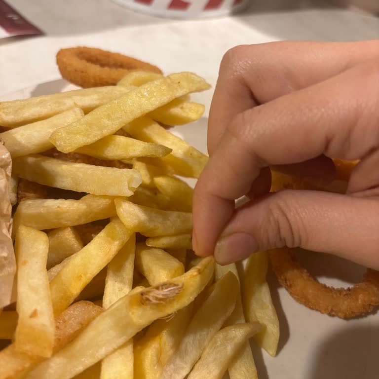 Patates Kızartmasında Böcek Bulunması Ve Müşteri Hizmetlerine Ulaşılamaması