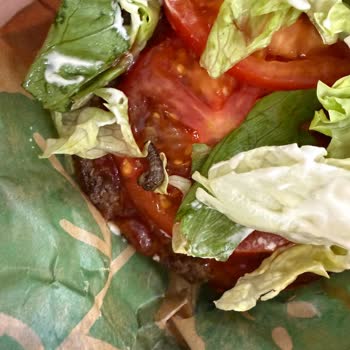 Burger King Şubesinde Hamburgerden Çıkan Kurt Ve Sağlık Riski