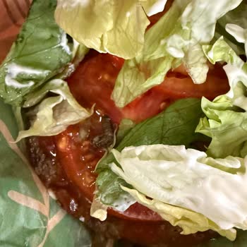 Burger King Şubesinde Hamburgerden Çıkan Kurt Ve Sağlık Riski