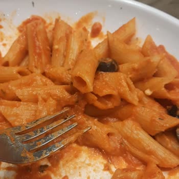 Saç Çıkan Makarnadan Hijyen Şikâyeti Ve Tek Tepsi Teklifiyle Müşteri Memnuniyetsizliği