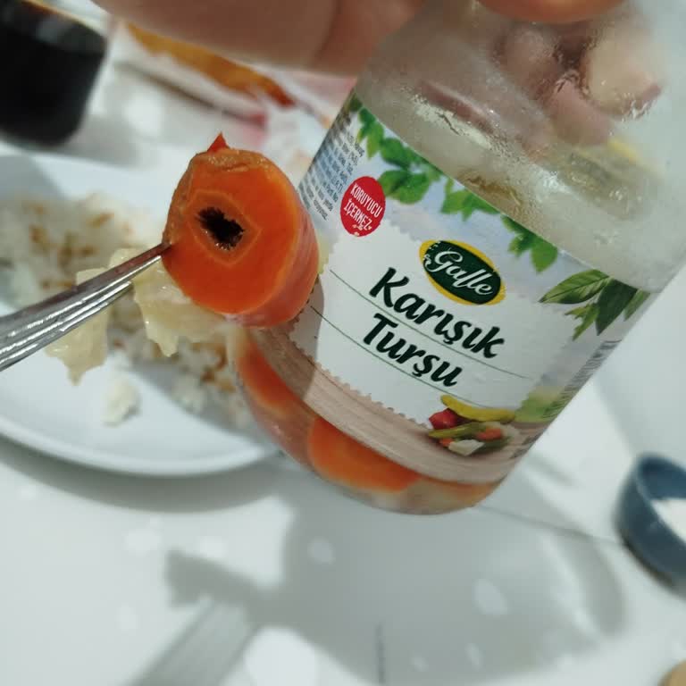 A101 Galle Karışık Turşusunda Bozuk Havuç Parçası: Sağlık Endişesi