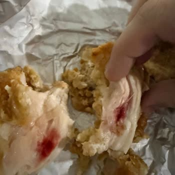 Çiğ Tavuklu Popeyes Sandviçi Sağlık Riski Ve Yanıtsız Müşteri Servisi