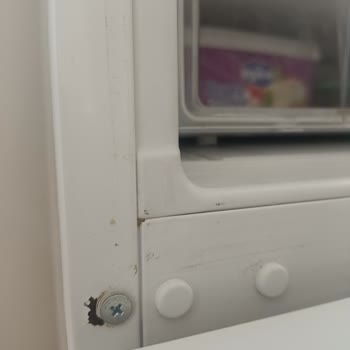 Hotpoint Ariston Buzdolabında Boya Atması Ve Ürünlerin Donması