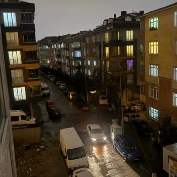 Güngören Sokak Lambalarında Elektrik Kesintisi Yaşlılar Ve Çocuklar İçin Güvenlik Riski