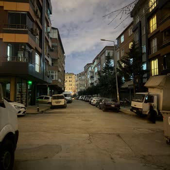 Güngören Sokak Lambalarında Elektrik Kesintisi Yaşlılar Ve Çocuklar İçin Güvenlik Riski