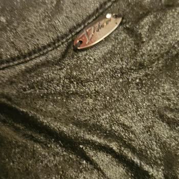 Deri Kısmı Pul Pulu Dökülen Elbise İçin Ürün Değişimi Ve İade Talebi