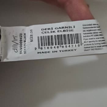 Deri Kısmı Pul Pulu Dökülen Elbise İçin Ürün Değişimi Ve İade Talebi