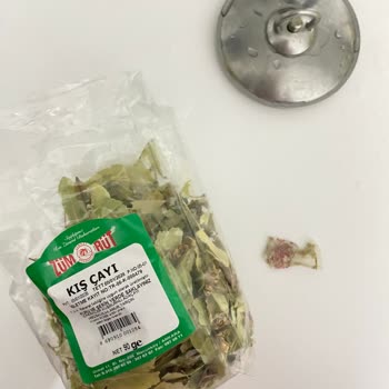 Zümrüt Kış Çayında Çöp Kağıdı Bulundu