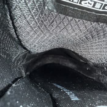 FLO Mağazasındaki Ayakkabının Konforsuz Olması Ve Renk Atması Sorunu