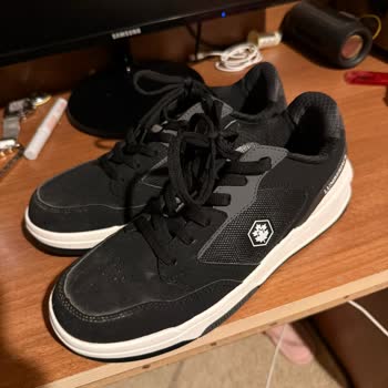 FLO Mağazasındaki Ayakkabının Konforsuz Olması Ve Renk Atması Sorunu