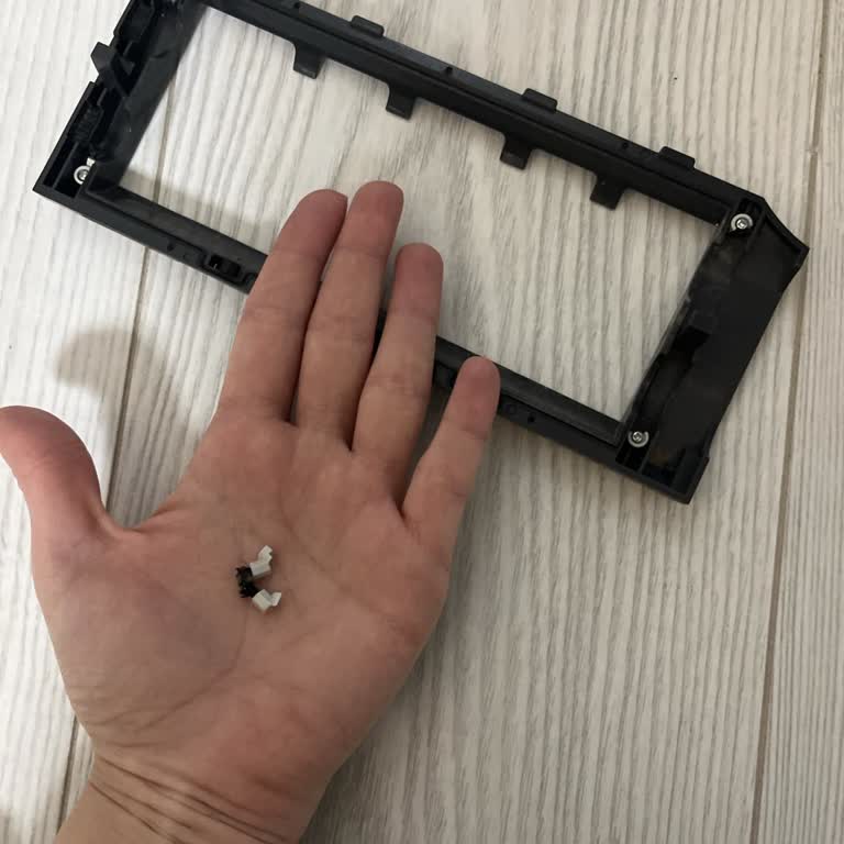 Roborock Robot Süpürgemde Ana Fırça Kapağı Kilidi Kırıldı