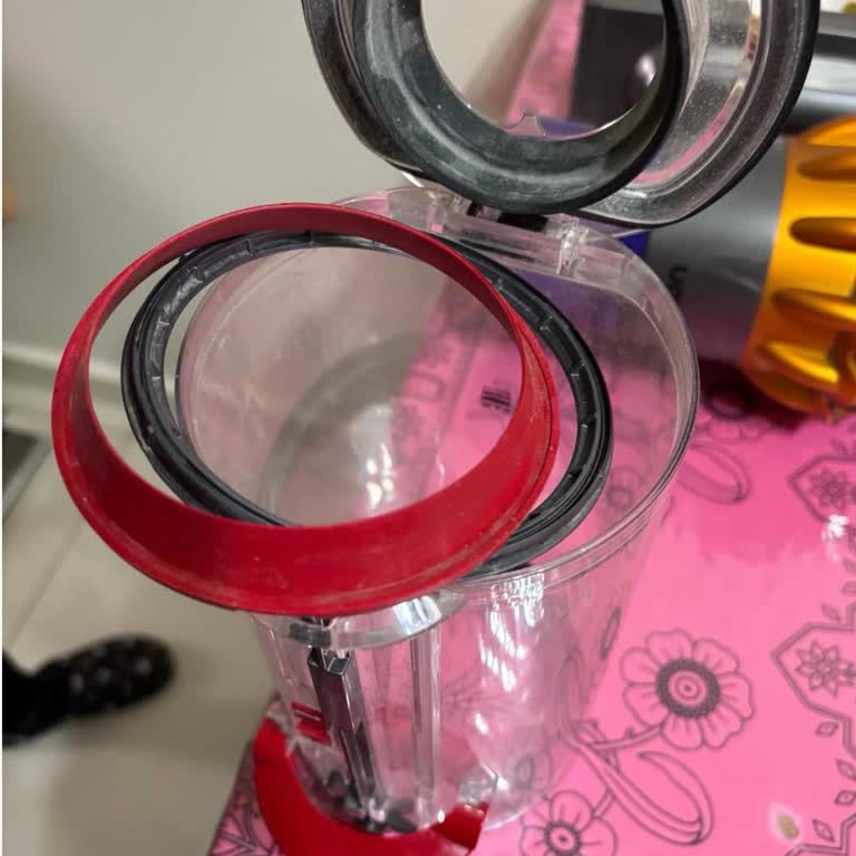 Dyson V15 Detect Hazne Lastiği Sürekli Düşüyor, Garanti Kapsamında Ücretsiz Değişim İstiyorum