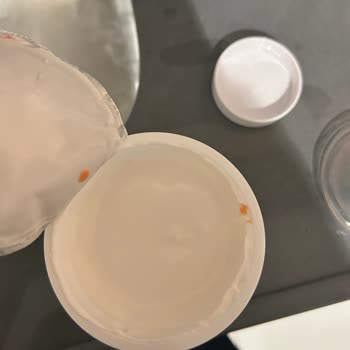 Nilky Hindistan Cevizi Yoğurdunda Kırmızı Topaklar Ve Bozulma Şüphesi