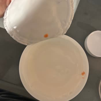 Nilky Hindistan Cevizi Yoğurdunda Kırmızı Topaklar Ve Bozulma Şüphesi