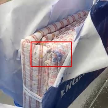 Yağmurda Yırtılan Karton Çanta Ürünümü Maviye Boyadı