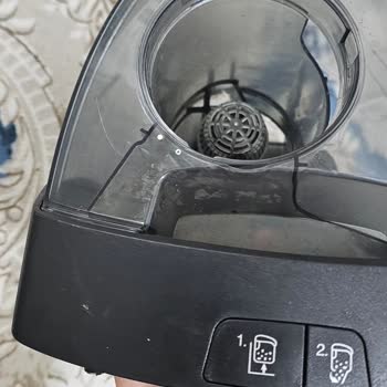 Arçelik 6083 Elektrikli Süpürge Toz Haznesindeki Su Çıkarılamıyor, Yeni Hazne İsteniyor