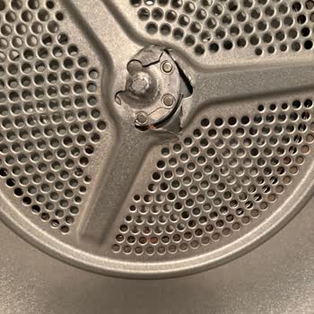 Grundig Kurutma Makinesinde Üretim Hatası: Tambur Kırıldı Ve Kazağım Parçalandı