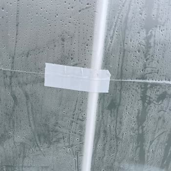 Demre Plastik Naylonun Katlama Çizgilerinin Olduğu Yerlerden Kendiliğinden Açılmalar Başladı