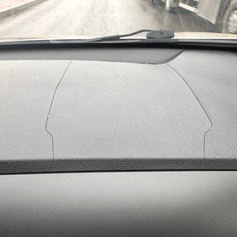 Kia Sportage 2012 Ön Torpido Çatlakları Ve Kapı Paslanması İçin Garanti Desteği Talebi