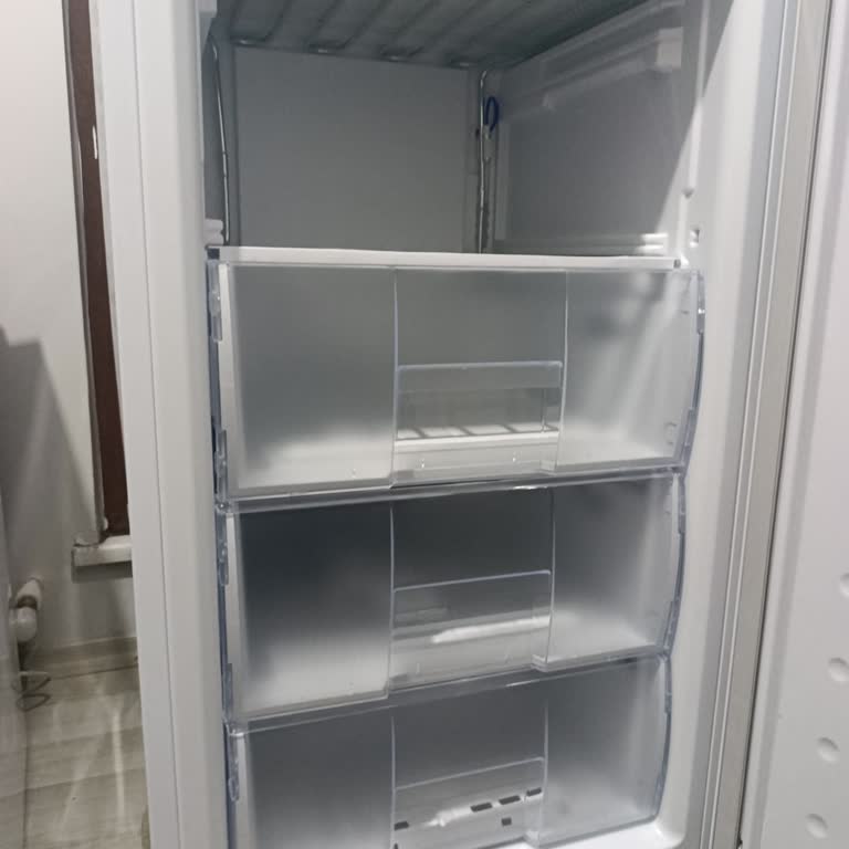 Keysmart 4 Çekmeceli Dondurucunun Bir Çekmecesi Eksik