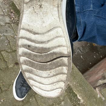 Zara Sneakers Crack After Only 25 Days of Use