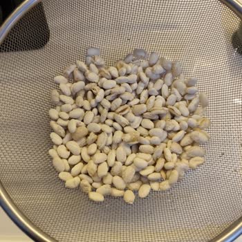 Saban Markalı Kuru Fasulyeler Islatıldığında Bozulmuş Ve Dağılmış