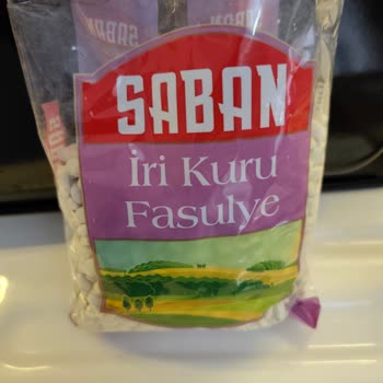 Saban Markalı Kuru Fasulyeler Islatıldığında Bozulmuş Ve Dağılmış