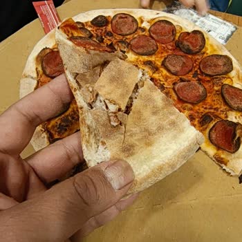 Yanmış Ve Kurumuş Pizza, Personelin Umursamaz Yaklaşımı