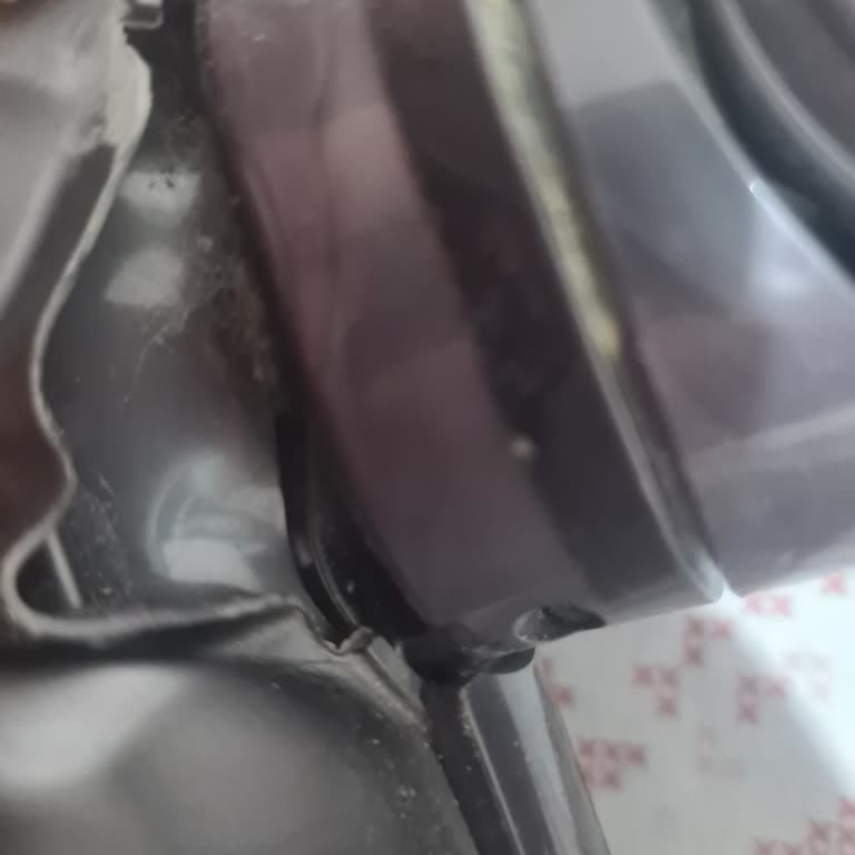 Dyson V15 Süpürge Çekim Problemi Ve Kırık Başlık İçin Servis Şikayeti