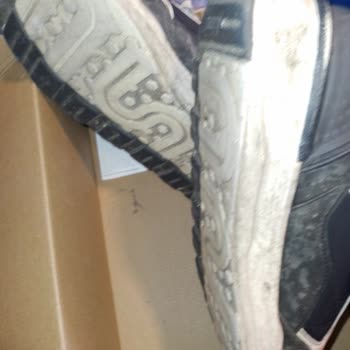 Ayıplı Ayakkabı Ve Bot, Yoğun Koku Ve Saygısız Mağaza Tutumu