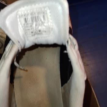 Ayıplı Ayakkabı Ve Bot, Yoğun Koku Ve Saygısız Mağaza Tutumu