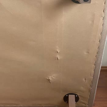 Eksik TV Ünitesi Parçaları Ve Ayıplı Koltuklar İçin Cevapsız Şikayet