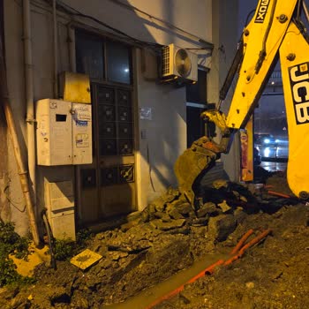 Uzun Süreli Elektrik Kesintisi Ve Hatalı Kazı Çalışmaları Nedeniyle Bedaş'tan Ailevi Mağduriyet