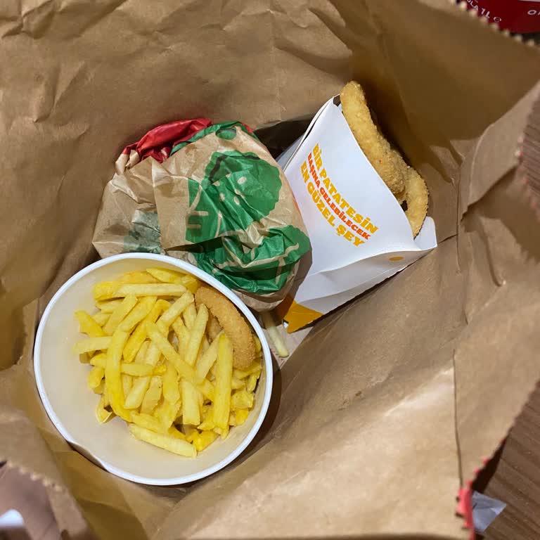 Eksik Burger İçin Ücret İadesi Ve İletişim Talebi