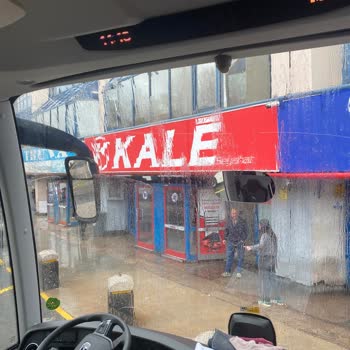 Kale Seyahat’te Arıza Sonrası Yaşlı Yolculara Konforsuz Araçta Seyahat Zorunluluğu