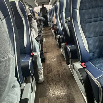 Kale Seyahat’te Arıza Sonrası Yaşlı Yolculara Konforsuz Araçta Seyahat Zorunluluğu