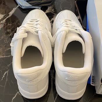 Kremlin.co'dan Aldığım Nike Air Force Ayakkabıda Yanlış Logo Ve Lekeler: İade Ve Geri Ödeme Talebi