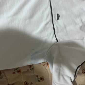 Tudors Şişme Montunun Boya Sızıntısı Lacoste Sweatini Mahvetti