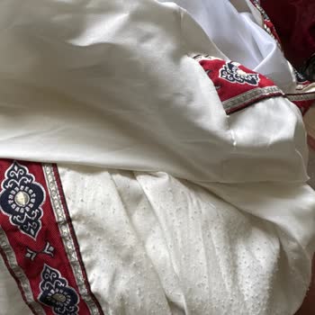 Edremit Tuğra Cenaze & Hac Ve Umre Malzemeleri İmam Cübbesi Bir İki Kullanmada Pamuklanmaya Başladı